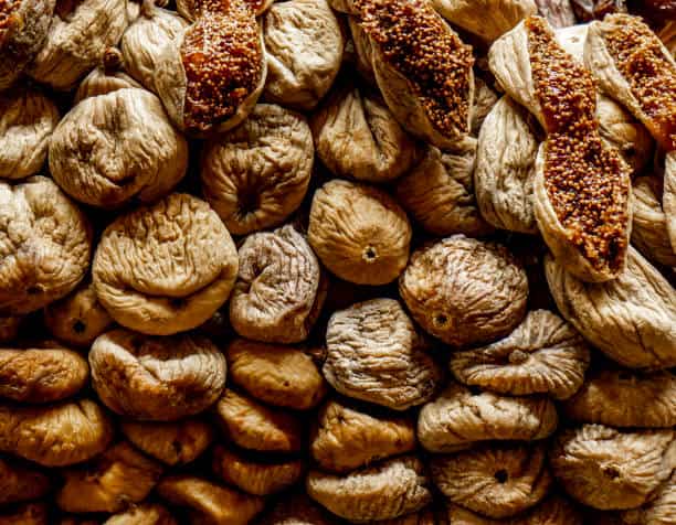 تصویر 4 از انجیر خشک گوشتی با سطح لطیف و عطر قوی
